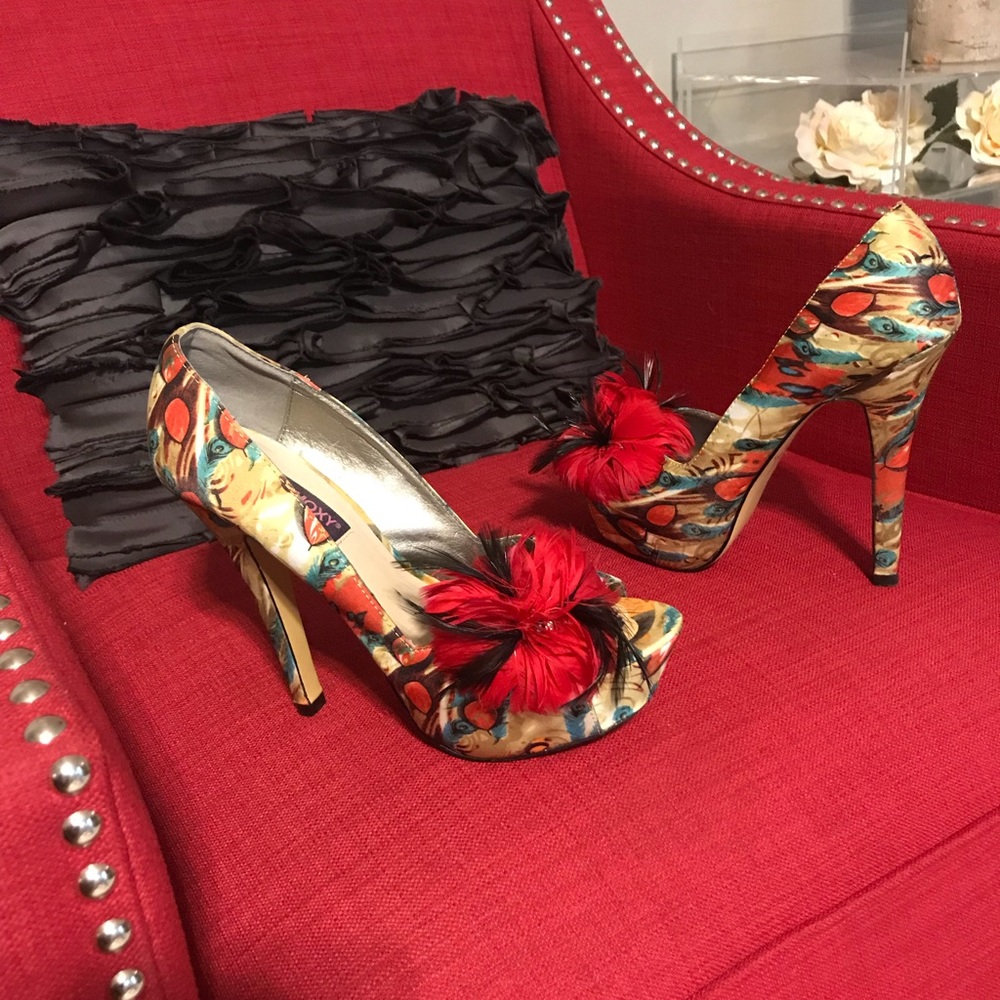 ❌SOLD❌.  Peep toe pumps